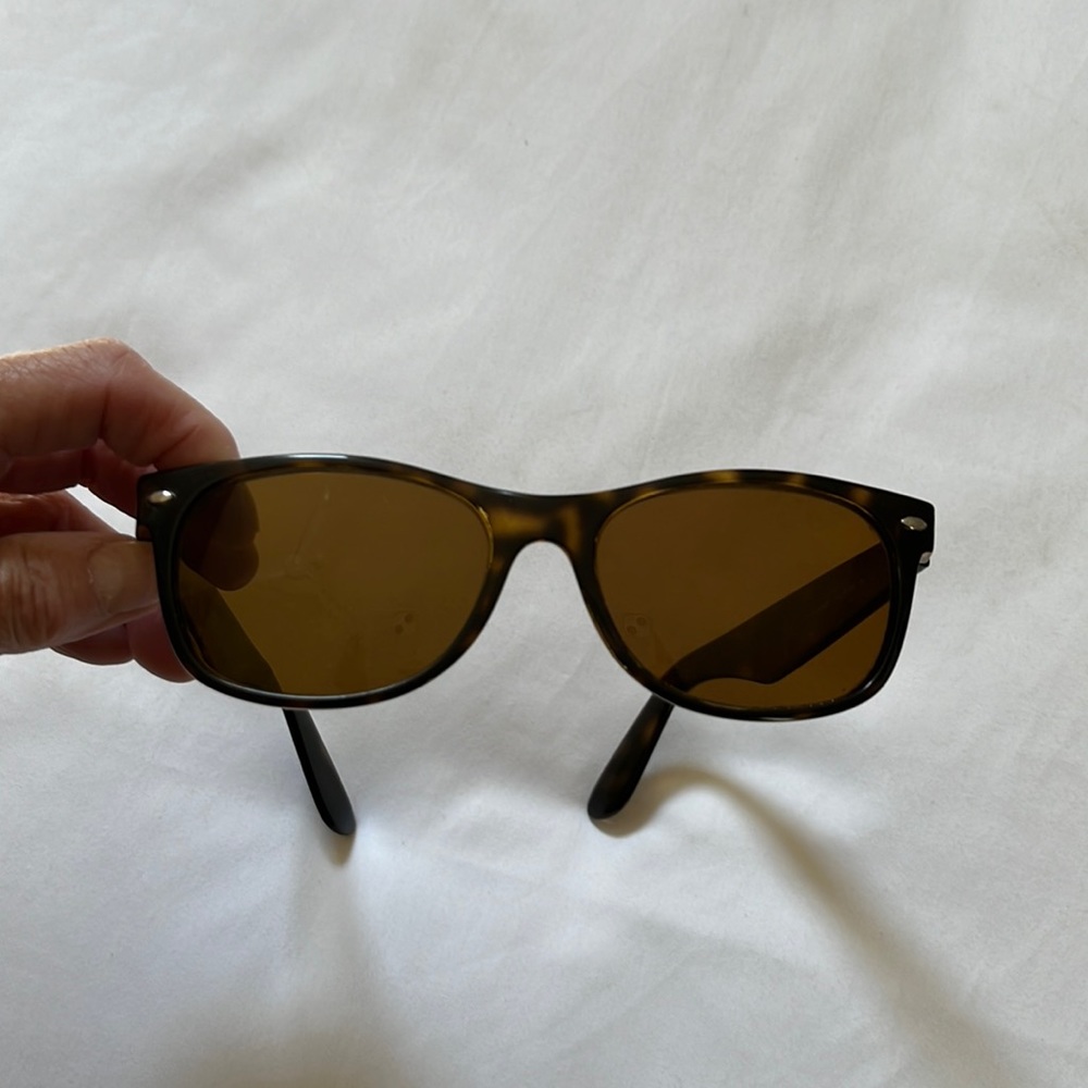 Ray Ban New Wayfarer sunglasses. Unisex. Made in Italy
